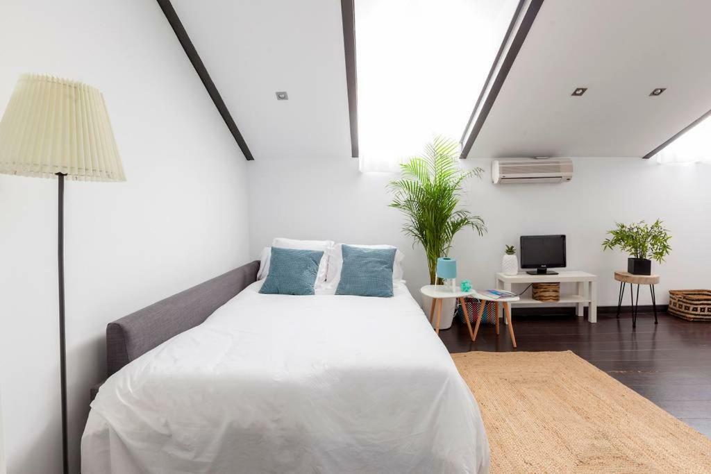 Modern Top Floor Loft At Malasana'S Heart Madrid Exterior photo